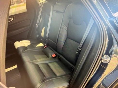 Used 2024 Volvo XC60 B5 Ultimate w/ Protection Package Premier AWD/4WD image 5