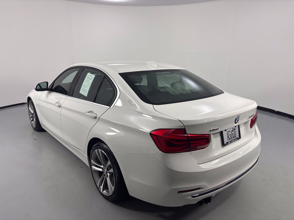 Used 2018 BMW 330i xDrive Sedan w/ Convenience Package AWD/4WD image 5