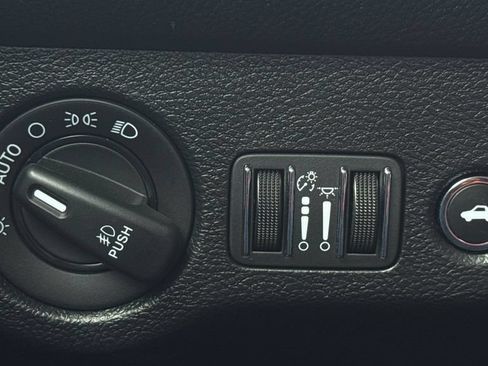 Used 2018 Dodge Challenger SXT Plus RWD image 22