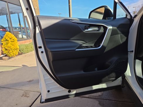 Used 2025 Toyota RAV4 XLE image 15