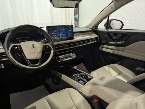 Used 2026 Lincoln Corsair Premiere image 12