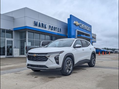 New 2026 Chevrolet Trax LT w/ Sunroof Package FWD image 1