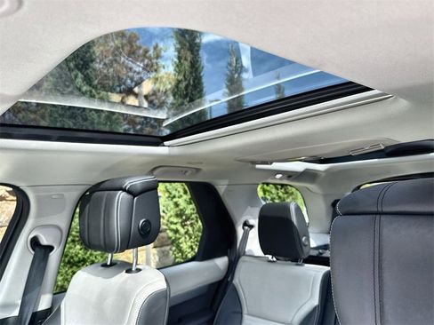 Certified 2025 Land Rover Discovery Dynamic SE image 19