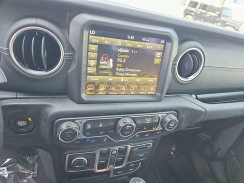Certified 2021 Jeep Wrangler Unlimited Sahara w/ Dual Top Group AWD/4WD image 28