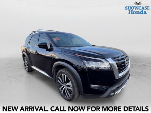 Used 2023 Nissan Pathfinder Platinum w/ Cargo Package FWD image 6