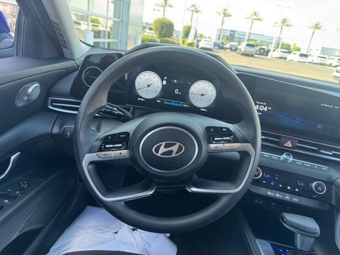 Used 2024 Hyundai Elantra SEL FWD image 9
