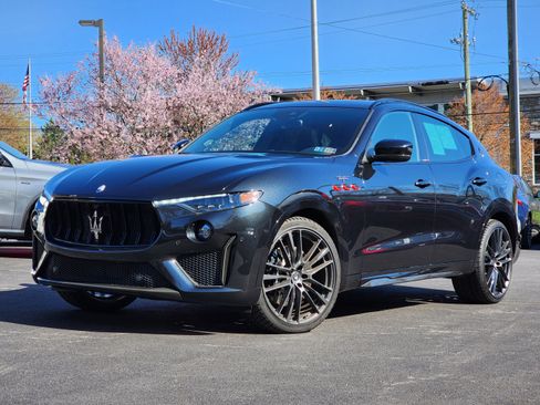 Used 2022 Maserati Levante Trofeo image 1