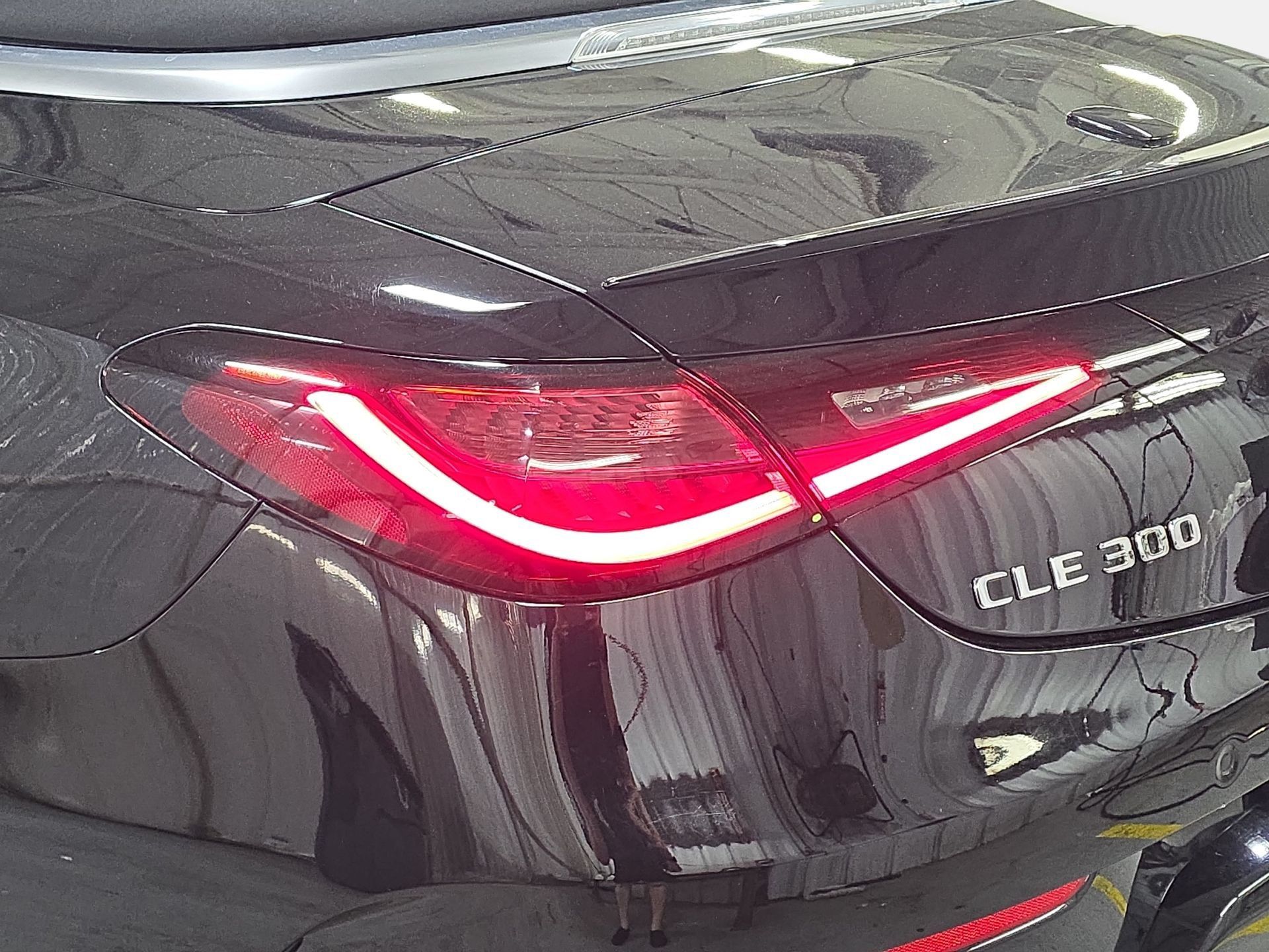 Used 2025 Mercedes-Benz CLE 300 4MATIC Cabriolet image 32