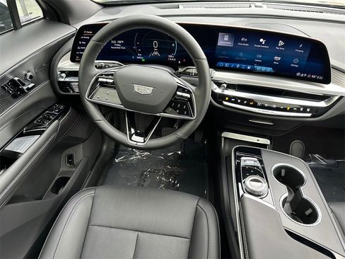Used 2025 Cadillac Lyriq Sport image 17