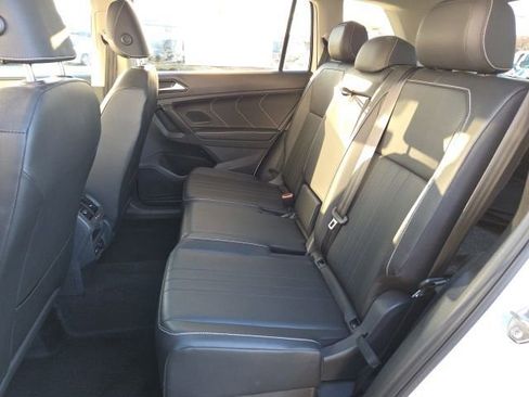 Used 2023 Volkswagen Tiguan SE image 11