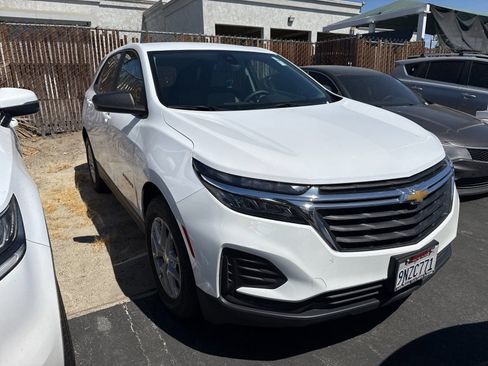 Used 2024 Chevrolet Equinox LS w/ LS Convenience Package AWD/4WD image 2