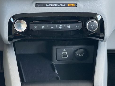 Used 2026 Ford Escape Platinum w/ Premium Technology Package image 27