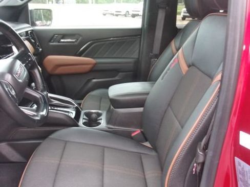 Certified 2025 GMC Canyon AT4 w/ Nightfall Edition AWD/4WD image 26
