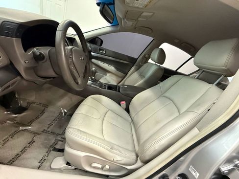 Used 2015 INFINITI Q40 w/ Navigation Package RWD image 16