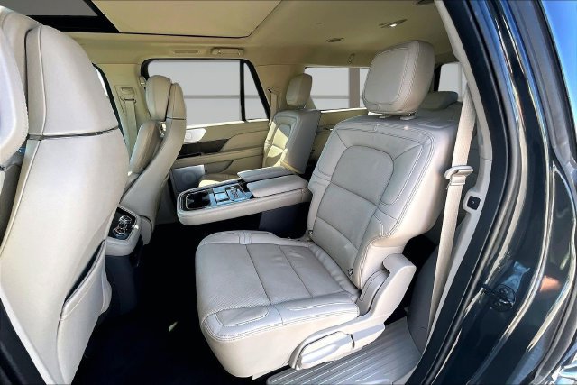 Used 2021 Lincoln Navigator L Reserve w/ Luxury Package AWD/4WD image 25