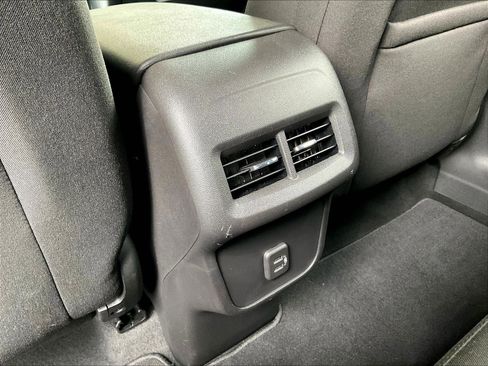 Used 2023 Chevrolet Equinox LT FWD image 10