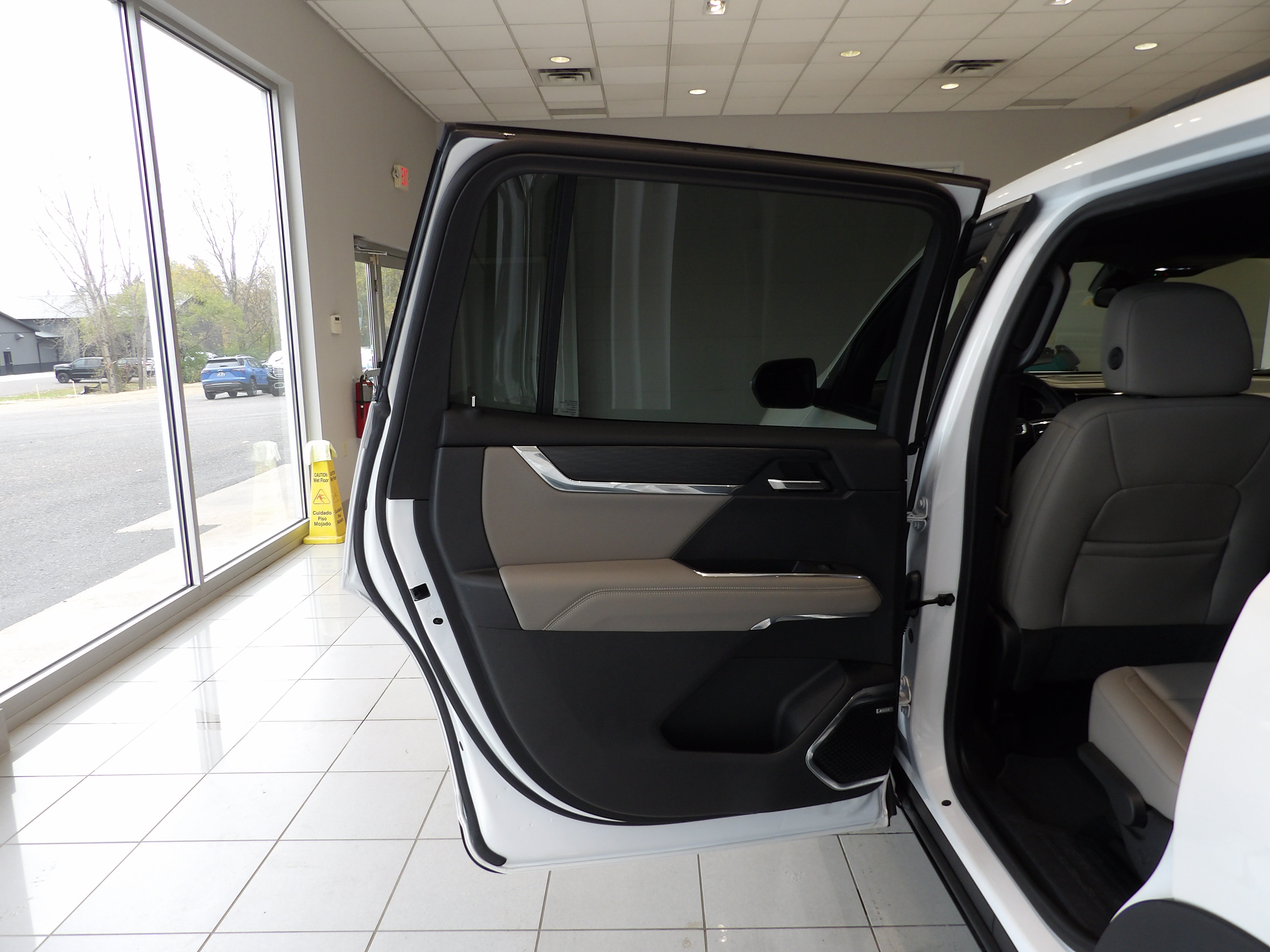Used 2024 GMC Acadia Elevation w/ Luxury Package AWD/4WD image 18