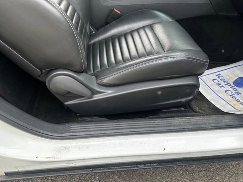 Used 2013 Dodge Challenger SXT image 25