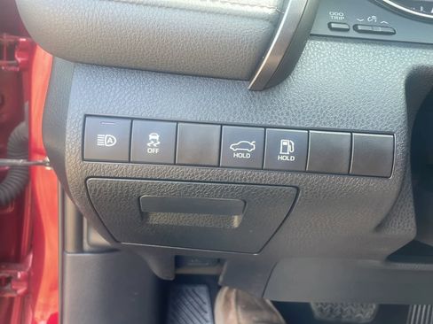 Used 2020 Toyota Camry XLE image 15