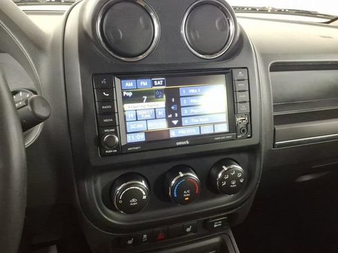 Used 2014 Jeep Patriot Latitude FWD image 19