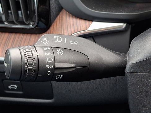 Certified 2023 Volvo XC60 B5 Plus w/ Climate Package image 26