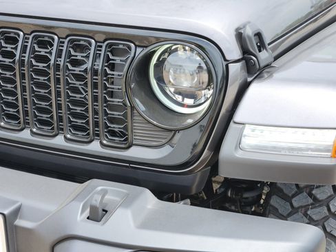 New 2026 Jeep Gladiator Sport AWD/4WD image 9