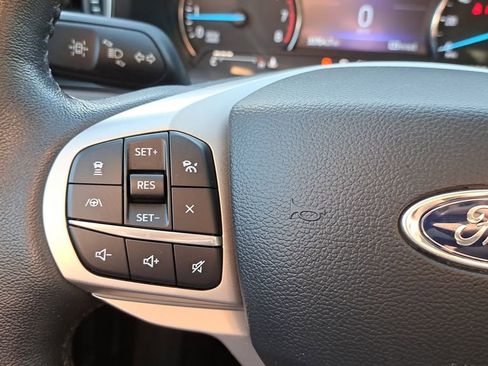 Used 2022 Ford Explorer Limited w/ Equipment Group 301A AWD/4WD image 19