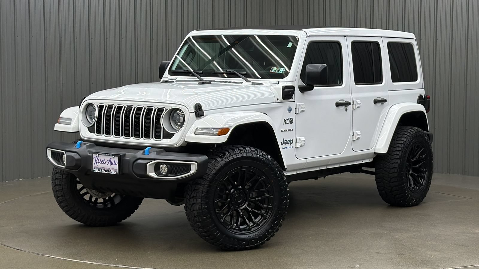 Used 2024 Jeep Wrangler Unlimited Sahara w/ Technology Group AWD/4WD image 1