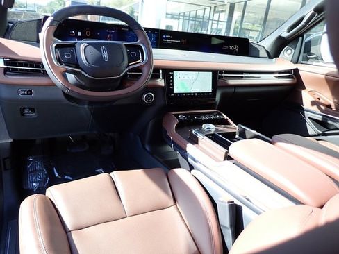 New 2025 Lincoln Navigator L Reserve image 17