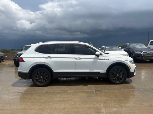 Used 2024 Volkswagen Tiguan SE FWD image 2