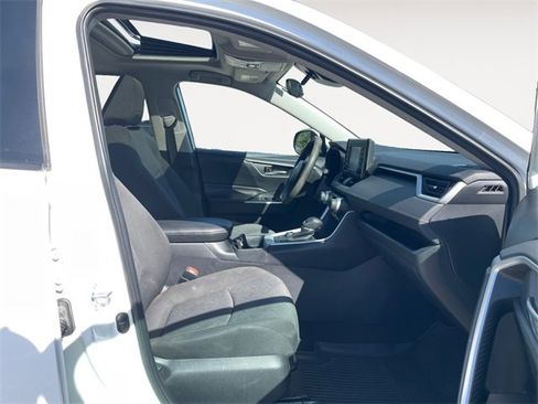 Used 2021 Toyota RAV4 XLE image 15