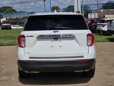 Used 2021 Ford Explorer XLT RWD image 5