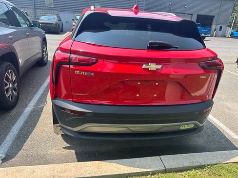 Certified 2024 Chevrolet Blazer EV LT AWD/4WD image 17