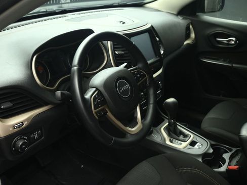 Used 2016 Jeep Cherokee Latitude AWD/4WD image 35