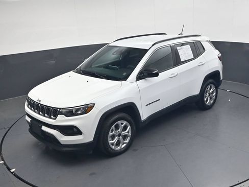 Used 2025 Jeep Compass Latitude AWD/4WD image 31