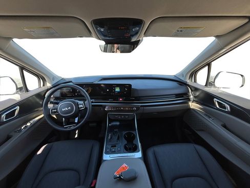 New 2026 Kia Carnival FWD image 9