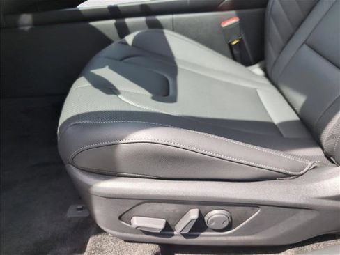 New 2026 Hyundai Elantra Limited FWD image 4