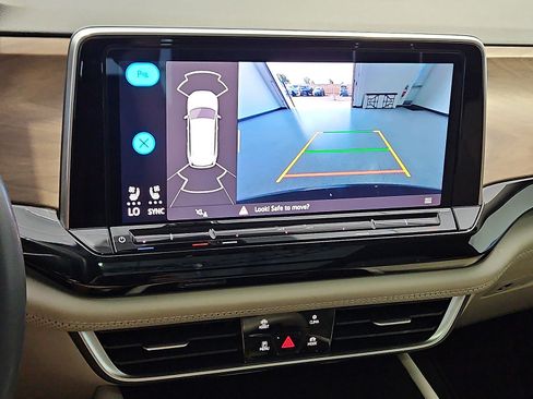 Certified 2024 Volkswagen Atlas SE w/ Panoramic Sunroof Package AWD/4WD image 18