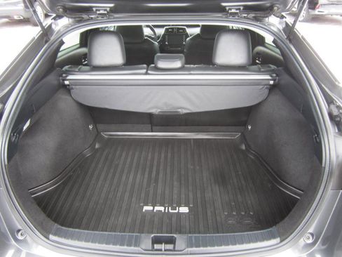 Used 2020 Toyota Prius XLE image 17