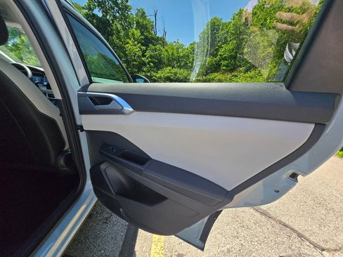 New 2026 Volkswagen Taos SE FWD image 11