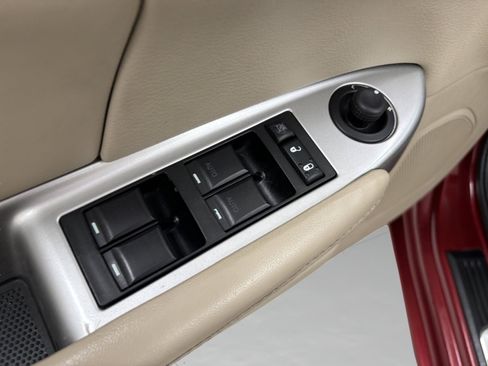 Used 2011 Chrysler 200 Limited FWD image 27