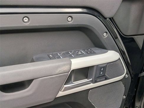Used 2023 Land Rover Defender 110 X-Dynamic SE image 13