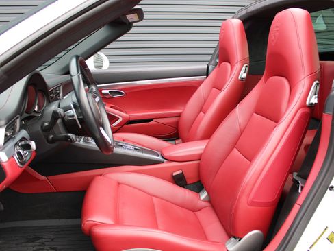 Used 2017 Porsche 911 Targa 4S image 5