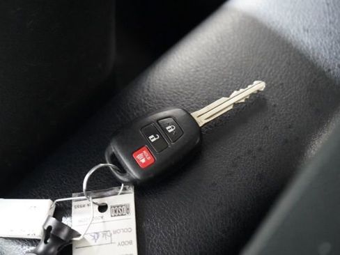 Used 2019 Toyota Prius C L image 37