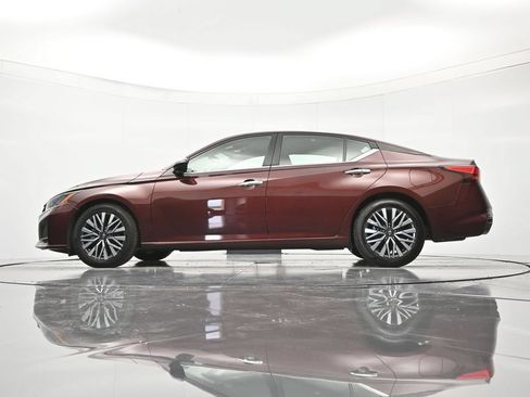 Certified 2024 Nissan Altima 2.5 SV FWD image 42