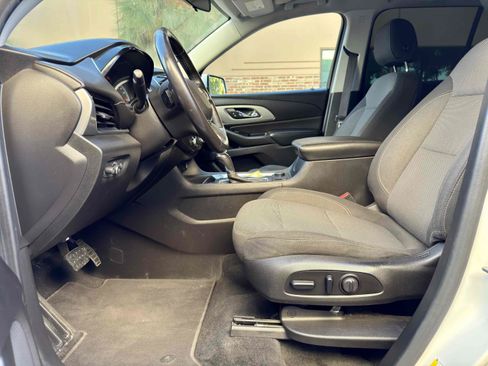 Used 2018 Chevrolet Traverse LT w/ LPO, Black Accent Package FWD image 32