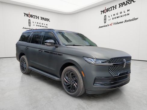 New 2026 Lincoln Navigator Premiere AWD/4WD image 7