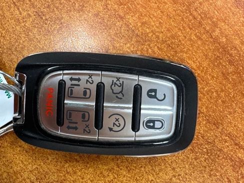 Used 2024 Chrysler Pacifica Touring-L FWD image 25