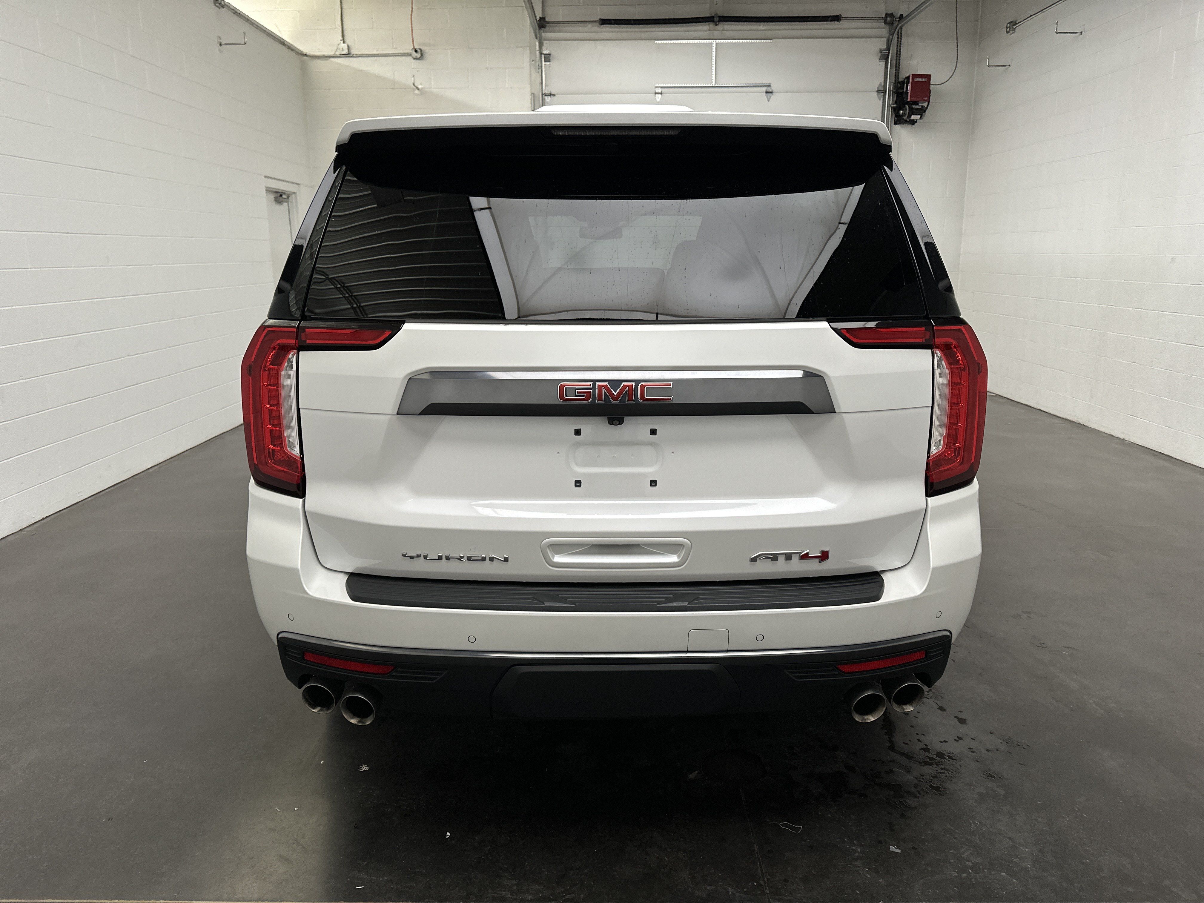 Used 2023 GMC Yukon AT4 w/ AT4 Premium Plus Package AWD/4WD image 9
