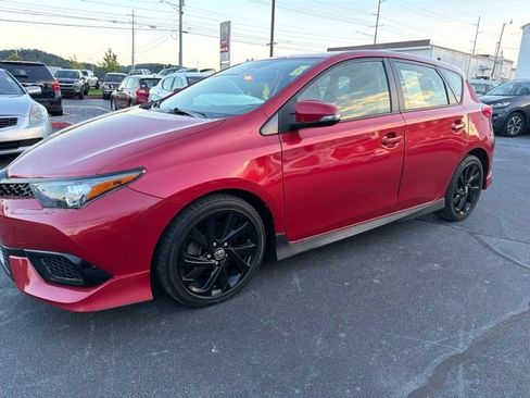 Used 2018 Toyota Corolla iM w/ All-Weather Mat Package FWD image 4